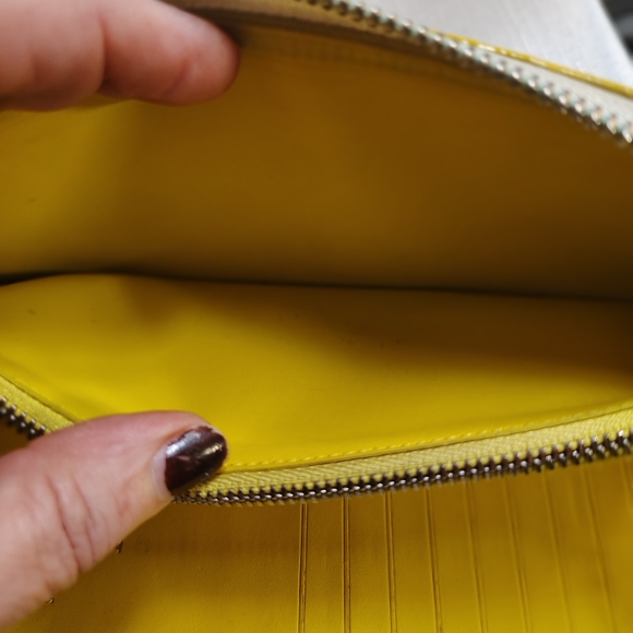 Louis Vuitton Yellow Wallet - Picture 6 of 16